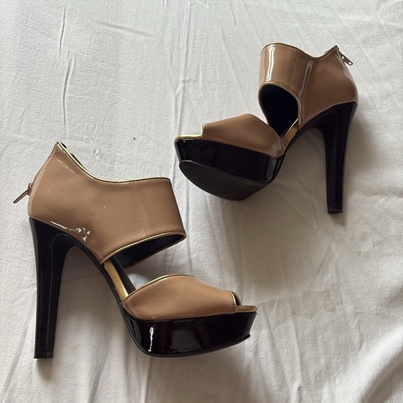 BCBGeneration PL-Harmony 7B Bootie Heel - Picture 2 of 8